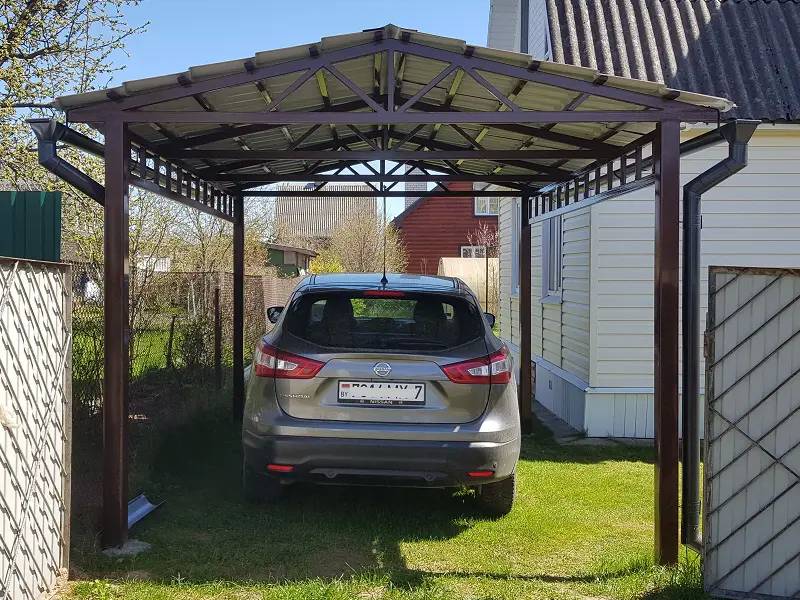Двускатный навес для автомобиля